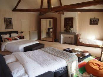 Bed and Breakfast Chateau De La Touche Savigny-Lévescault Zewnętrze zdjęcie