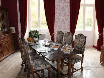 Bed and Breakfast Chateau De La Touche Savigny-Lévescault Zewnętrze zdjęcie